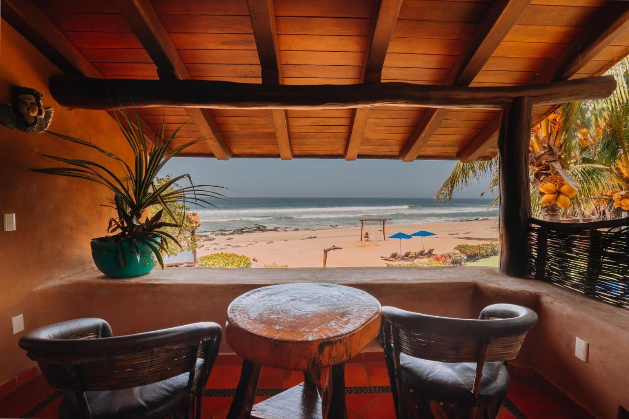 Tres Mujeres Troncones